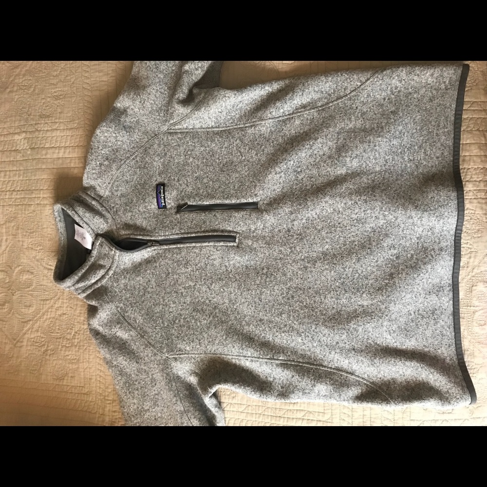 Men’s Patagonia pullover.